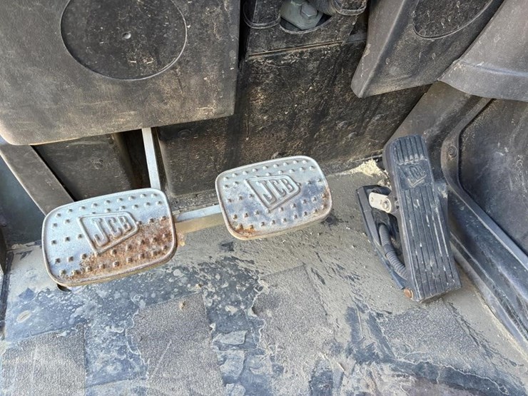 2019-jcb-512-56-image-21