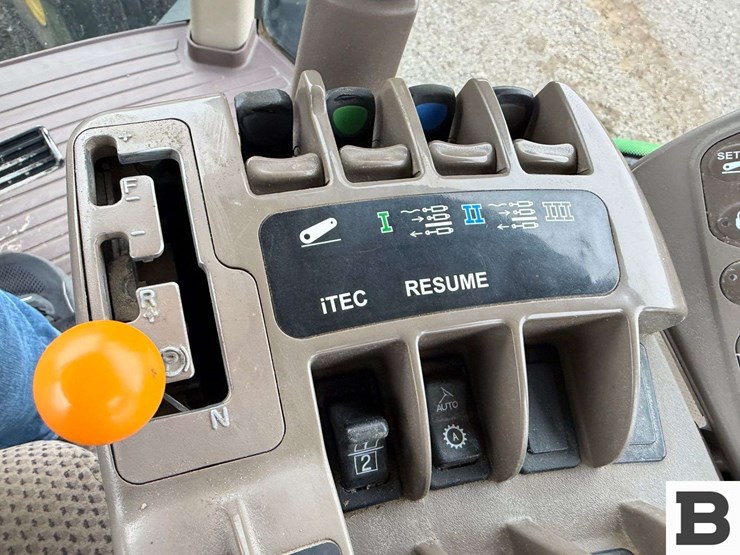 2011-john-deere-8310r-image-78