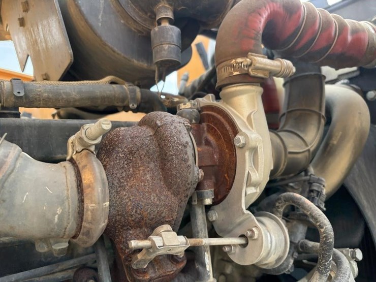 2018-case-580sn-image-33