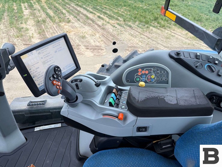 new-holland-t8.330-image-82