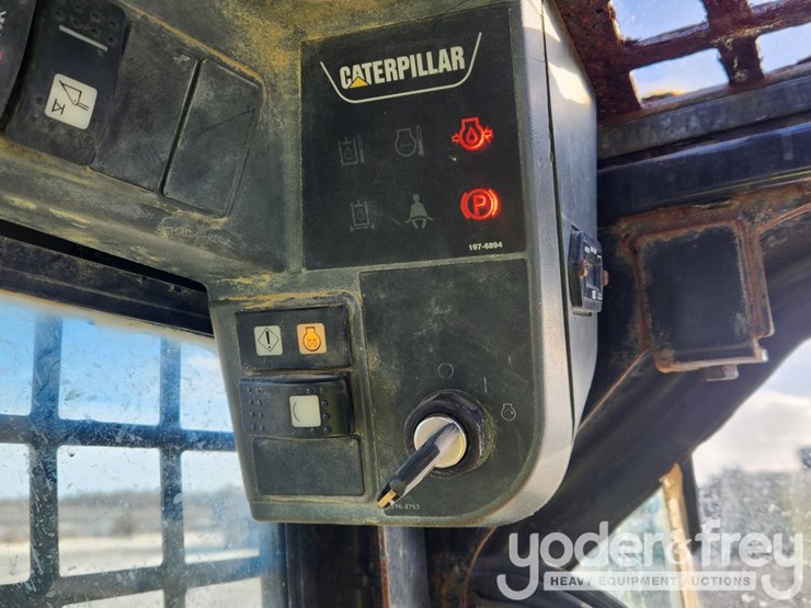 2011-caterpillar-236b3-image-27