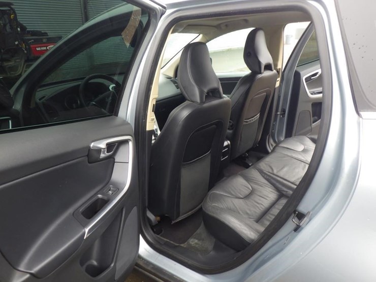 2013-volvo-xc60-image-7