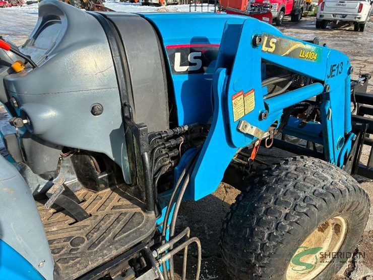 ls-xr4755h-loader-tractor-showing-3660-hours-image-18