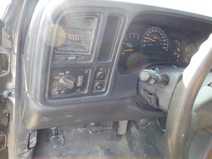 2003-gmc-1500-image-25