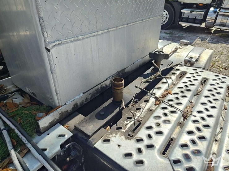 2022-mack-anthem-t/a-wet-kit-day-cab-truck-tractor-image-30