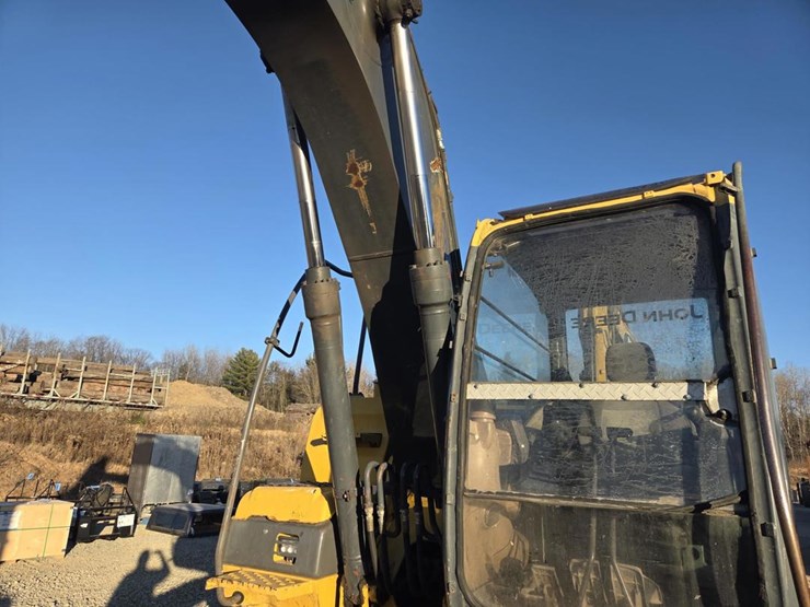 2012-deere-160d-lc-image-22