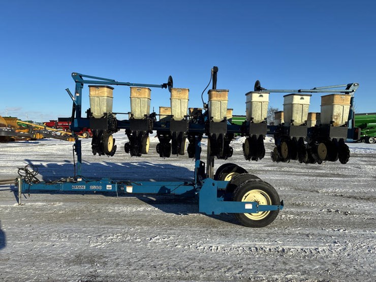 1999-kinze-2500-image-4