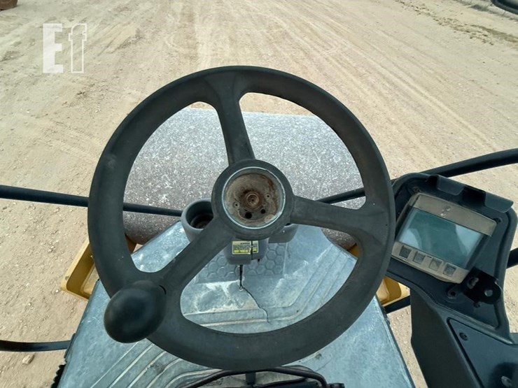 2013-caterpillar-cs56b-image-18