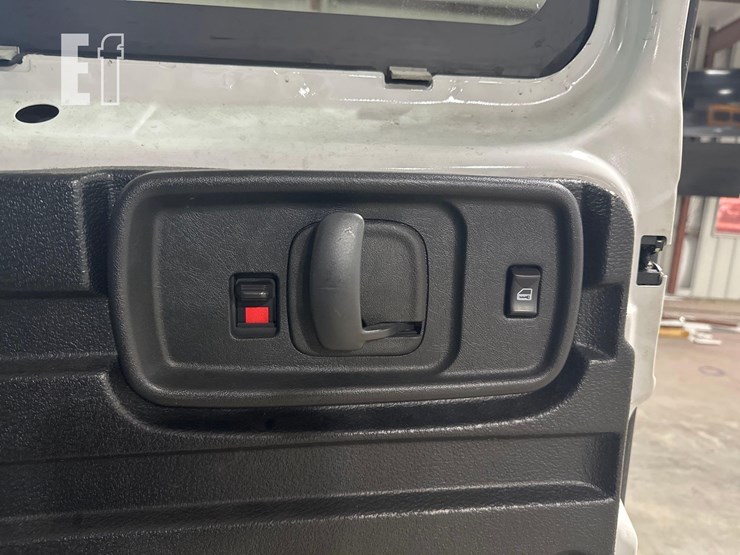 2017-chevrolet-express-2500-image-17