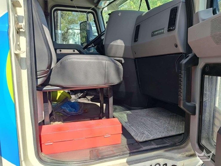 2022-mack-anthem-t/a-wet-kit-day-cab-truck-tractor-image-24