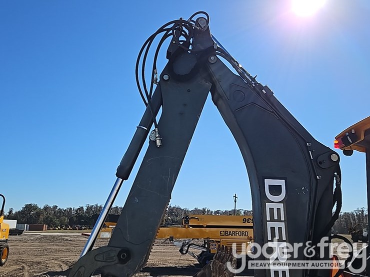 2015-deere-410l-image-23