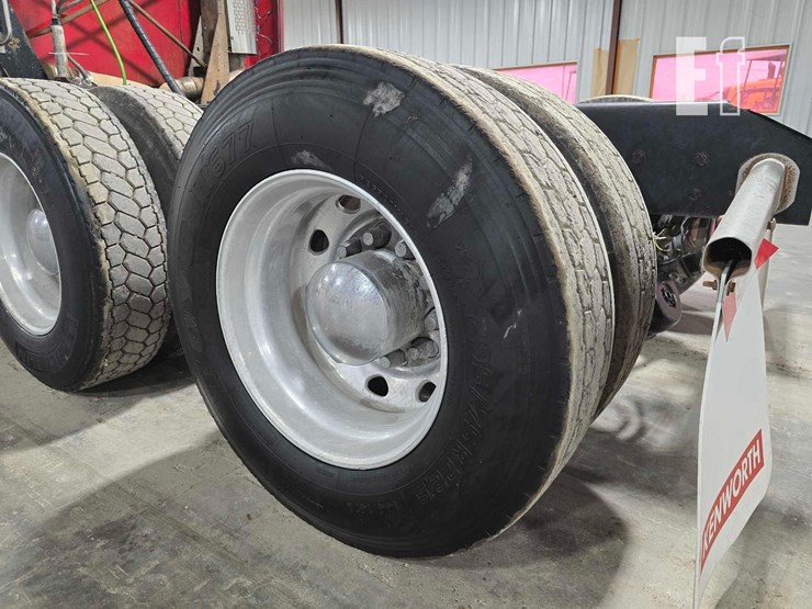 2016-kenworth-t2000-image-24