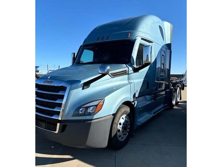 2022-freightliner-cascadia-126-image-2