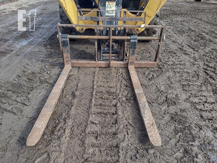 2019-caterpillar-tl1055d-image-14