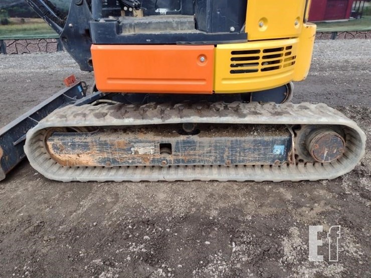 2022-deere-26g-image-34