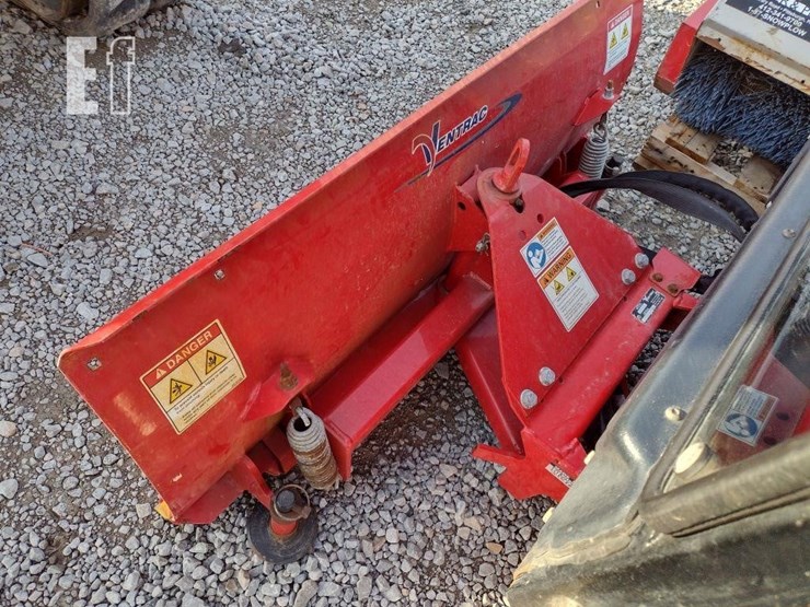 ventrac-3400l-lawn-mower-w/blade-&-broom-image-19