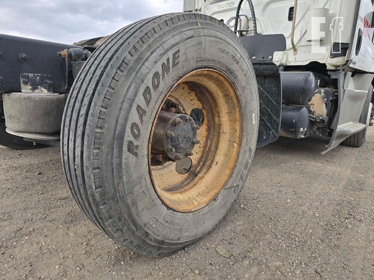 2018-freightliner-cascadia-113-image-11