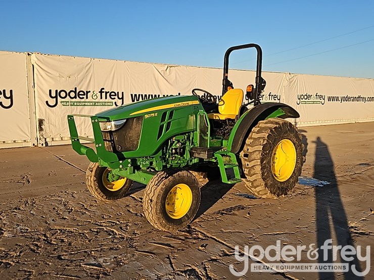 2024-john-deere-5075e-image-1