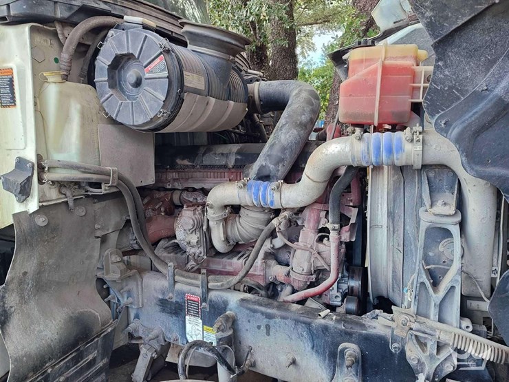 2022-mack-pinnacle-t/a-wet-kit-day-cab-truck-tractor-image-12