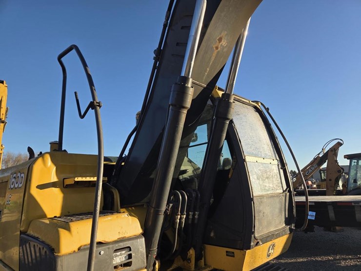 2012-deere-160d-lc-image-23