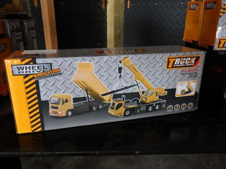 sklp-mixer-truck-toy-image-2