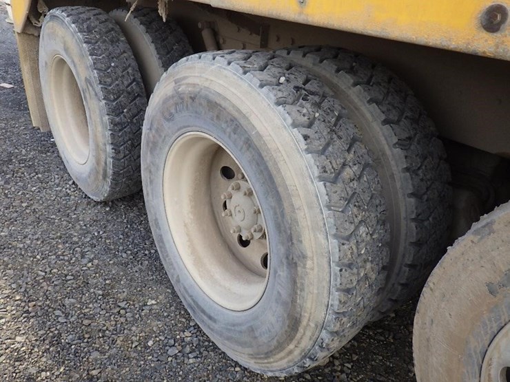 2001-peterbilt-357-image-34