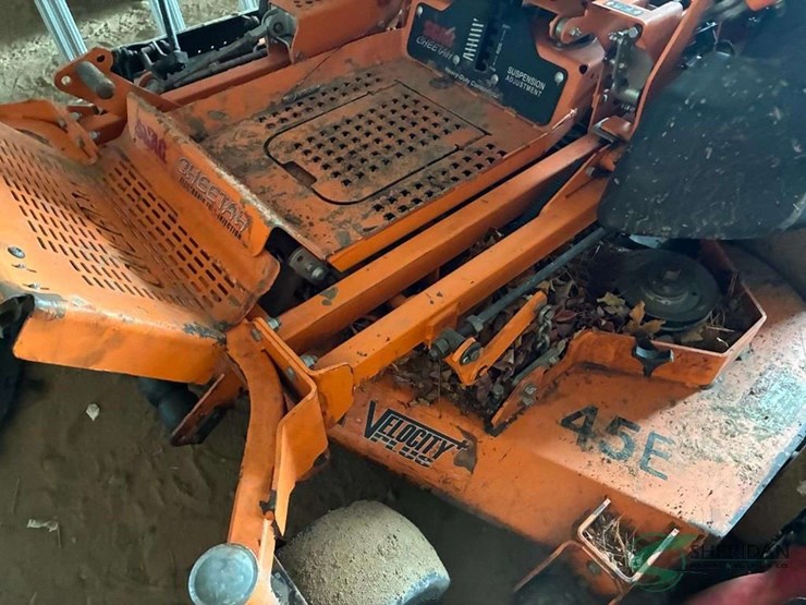 scag-cheetah-61"-mowing-deck-showing-2222-hours-image-19