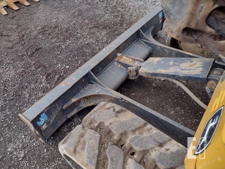 2022-deere-26g-image-24