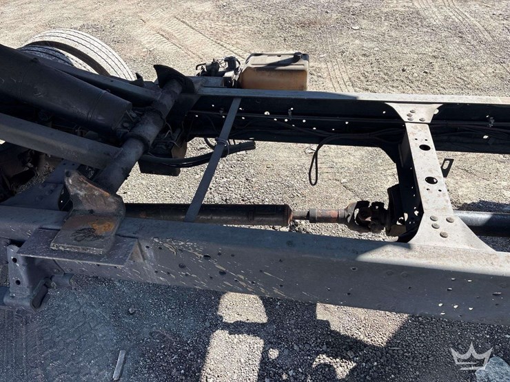 2006-isuzu-npr-image-25