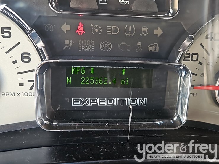 2014-ford-expedition-image-36