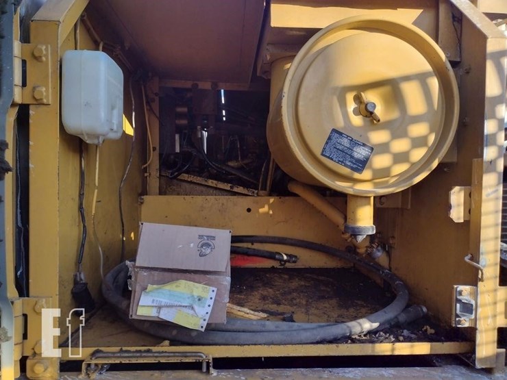 2000-deere-270c-lc-image-43