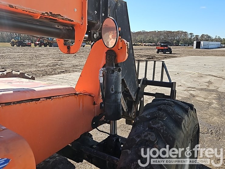 2016-sky-trak-8042-image-10