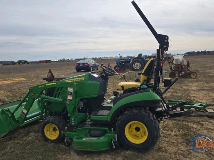 2017-john-deere-1025-image-10