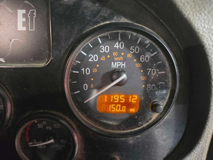 2020-peterbilt-520-image-13