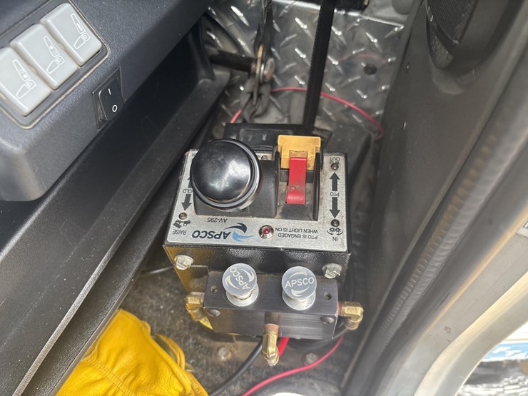 2006-peterbilt-379-image-40