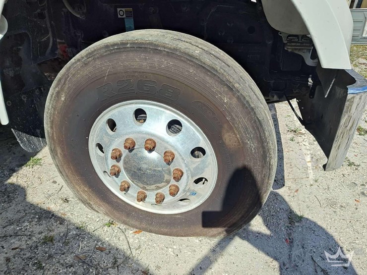 2022-peterbilt-567-t/a-wet-kit-day-cab-truck-tractor-image-42