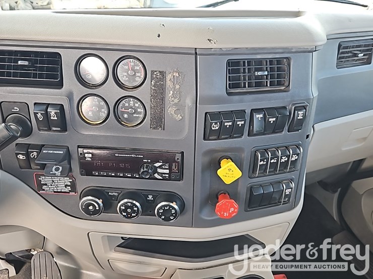 2020-peterbilt-567-image-33