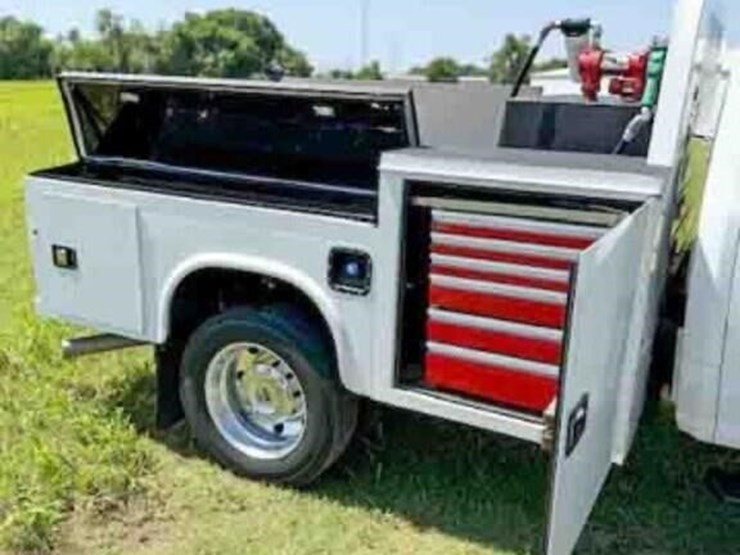 2022-ford-f550-xlt-image-7