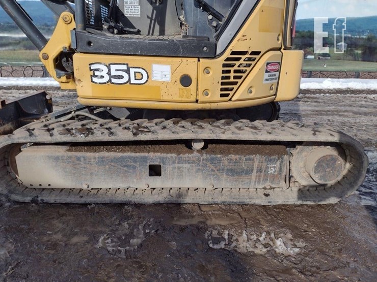 2013-deere-35d-image-26