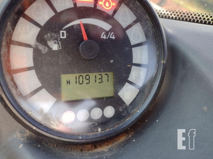 2021-deere-304l-image-6