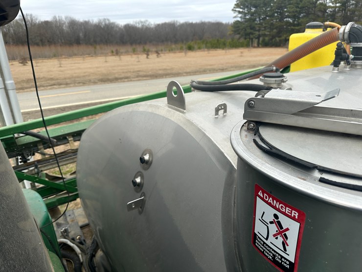 2014-john-deere-r4038-image-78