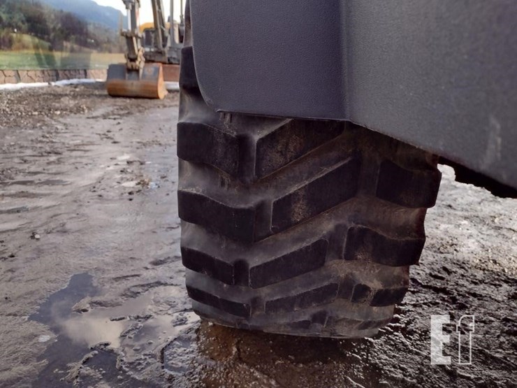 2021-deere-304l-image-20