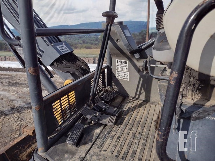 2013-deere-35d-image-11