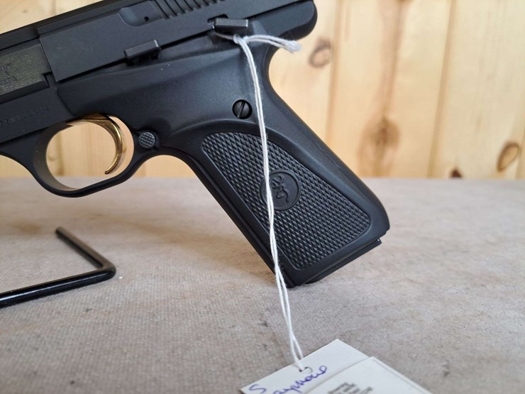 browning-buck-mark-.22-lr-semiauto-pistol-image-3