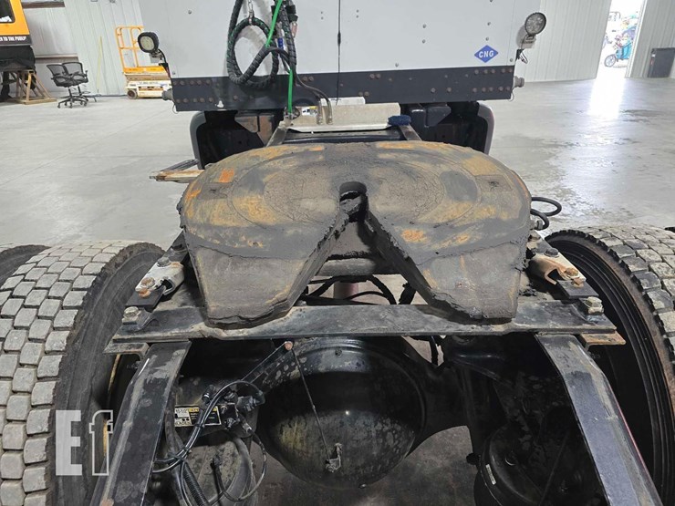 2017-peterbilt-579-image-9