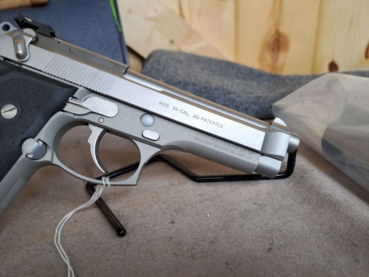 beretta-model-96-.40-semiauto-pistol-image-11