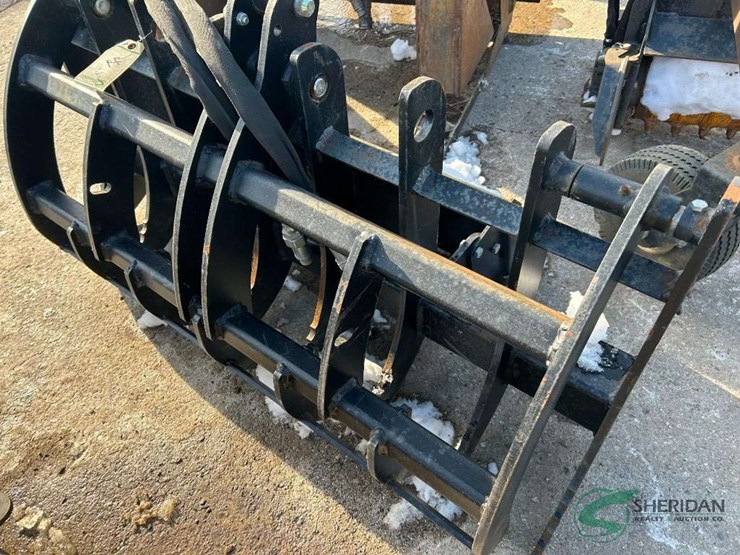 grapple-bucket-for-mini-skid-steers-image-4