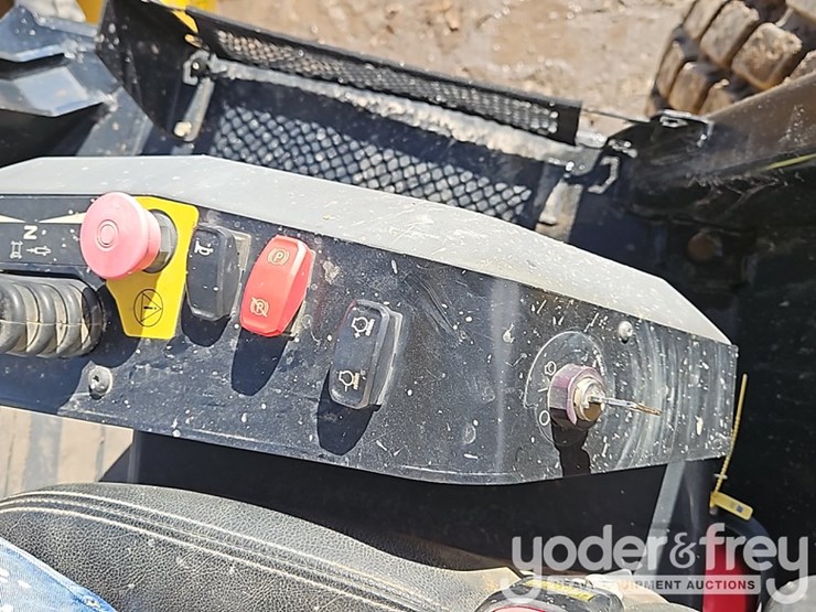 2023-caterpillar-cs10gc-image-18