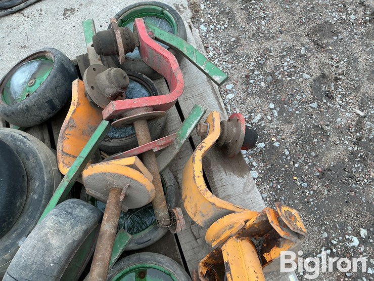 implement-row-gauge-wheels-&-brackets-image-11