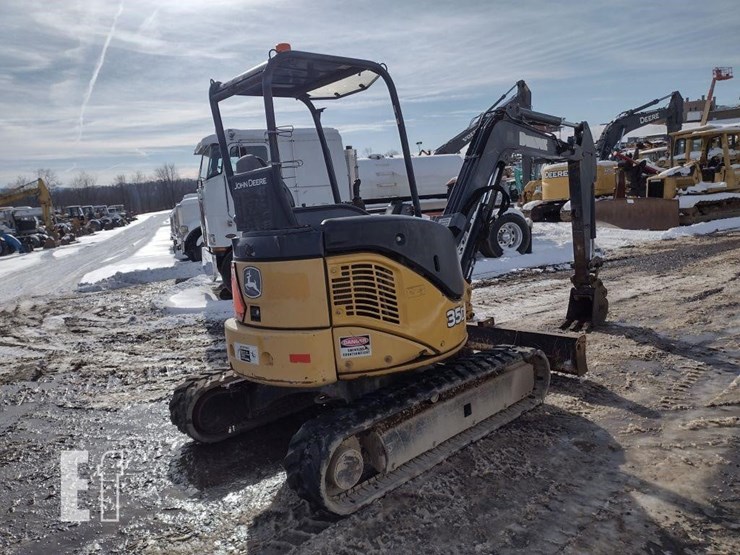 2013-deere-35d-image-48